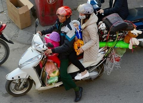 Người dân xếp hàng về quê đón Tết ảnh 1 Nguoi dan xep hang ve que don Tet anh 1