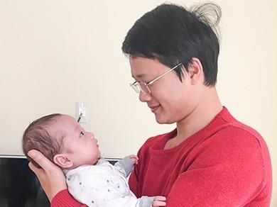 Mua xuan dau tien cua be Gau hinh anh