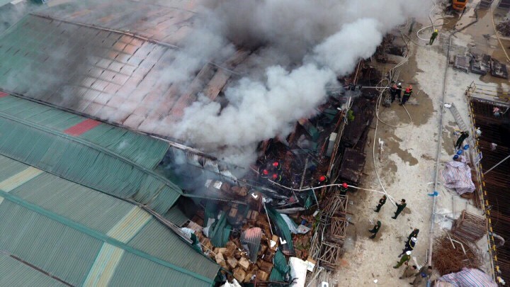 Vu chay nha xuong du an Nam Dan Plaza nhin tu tren cao hinh anh