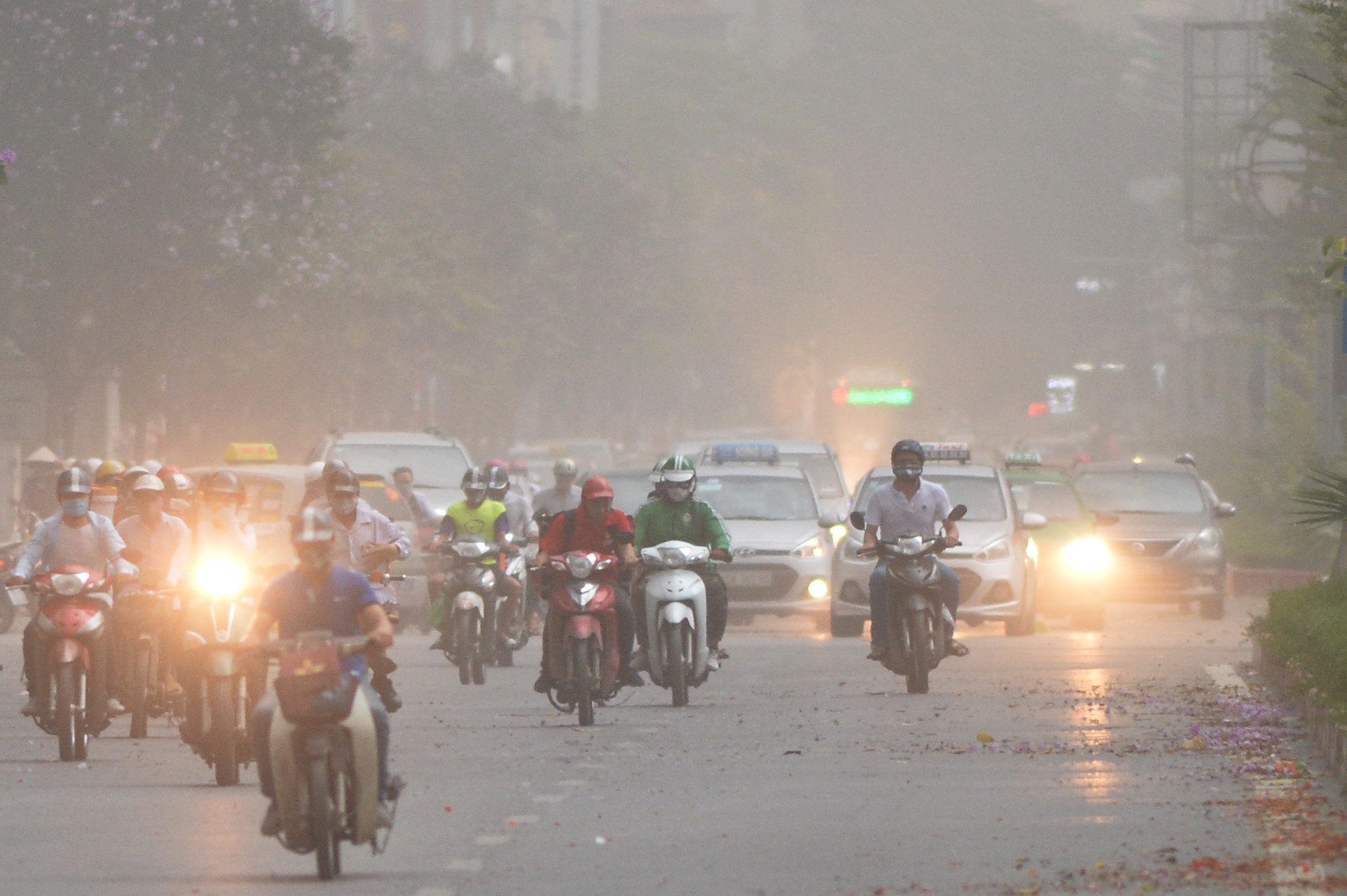 Hà Nội dông lớn sau ngày nắng kỷ lục ảnh 1 Ha Noi dong lon sau ngay nang ky luc anh 1