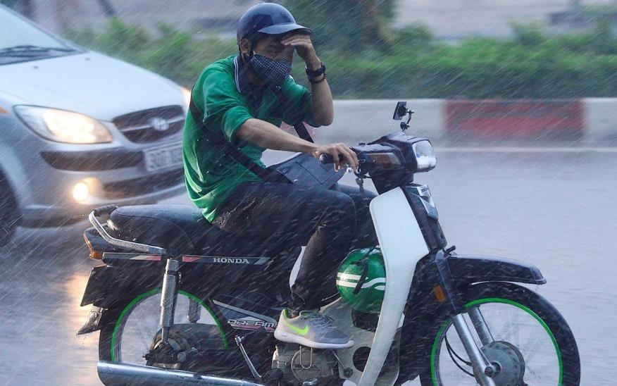 Nhiet do Ha Noi giam sau ve muc 25 do C sau 5 ngay nong ky luc hinh anh