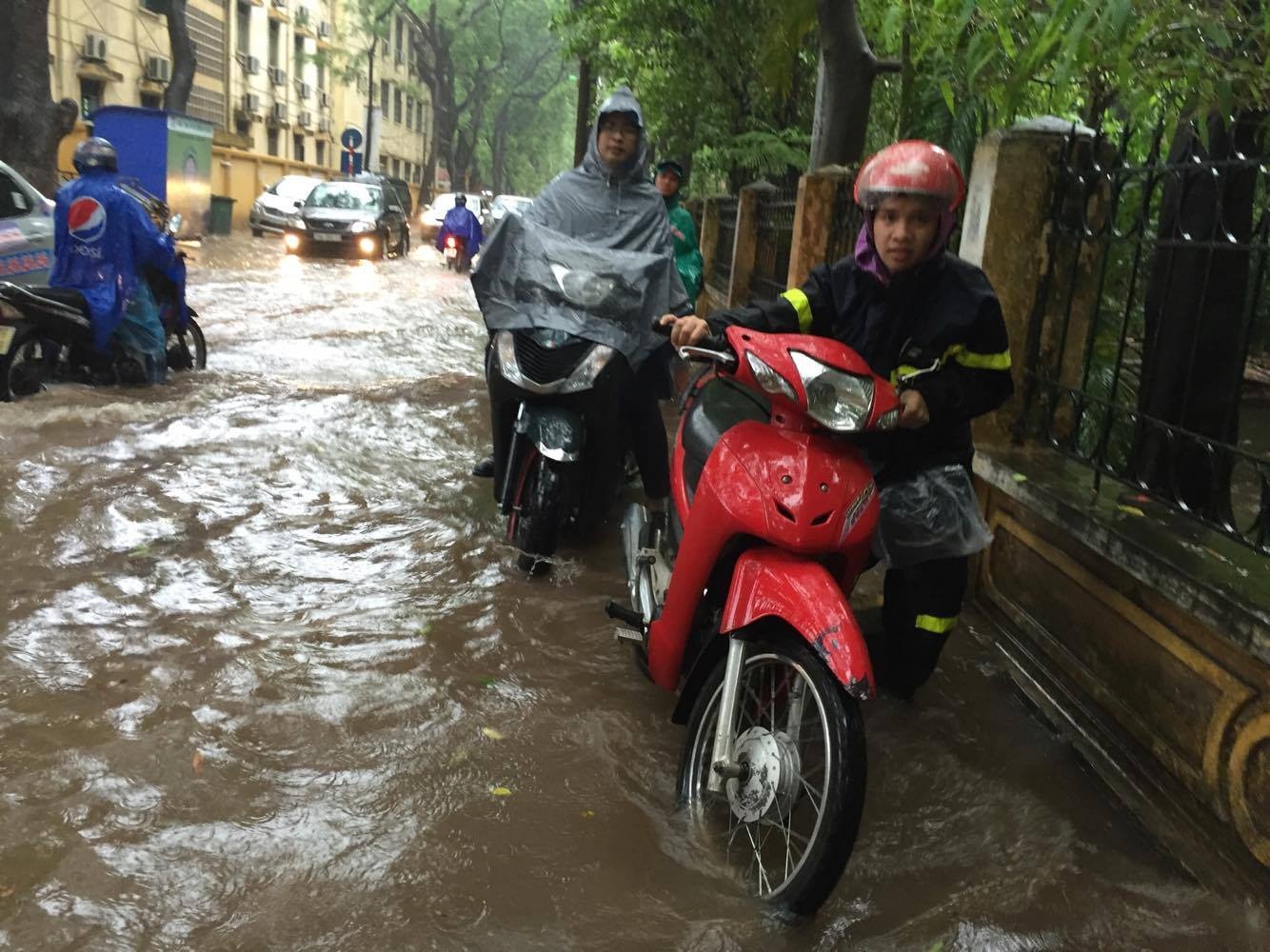 ha Noi mua lon anh 12