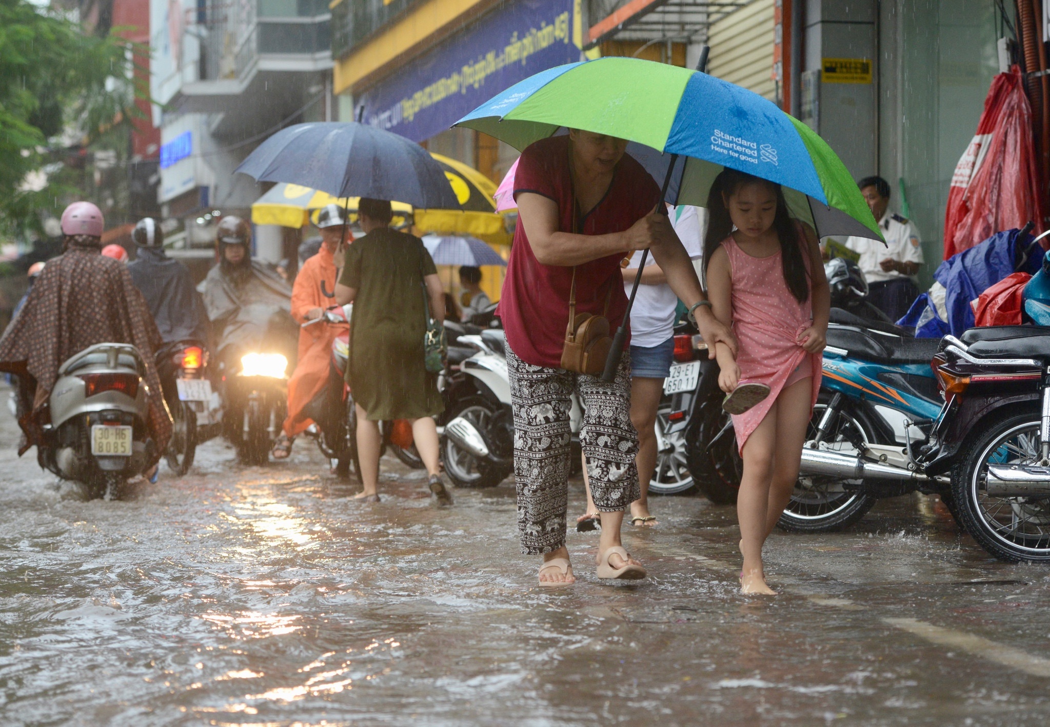 ha Noi mua lon anh 15
