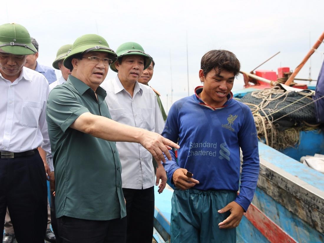 Pho thu tuong truc tiep kiem tra viec ung pho noi bao so 10 do bo hinh anh
