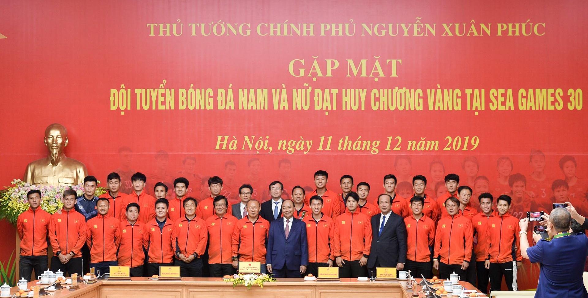Thu tuong gap 2 doi bong vo dich SEA Games anh 1
