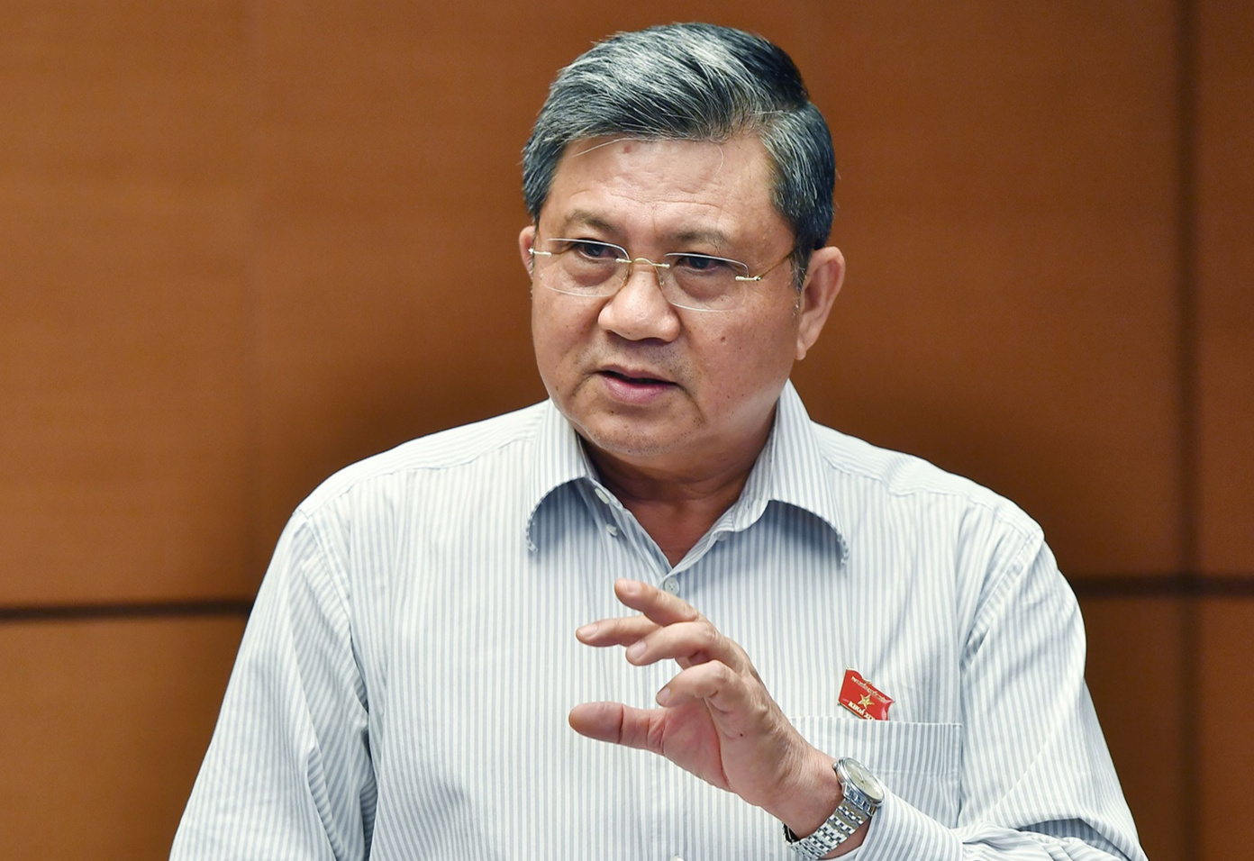 Bo truong tra loi ‘nhanh nhu ten lua’, dan khong nghe duoc hinh anh