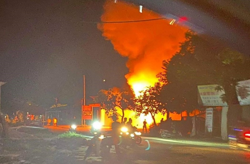 Lua thieu trui cay ATM anh 1