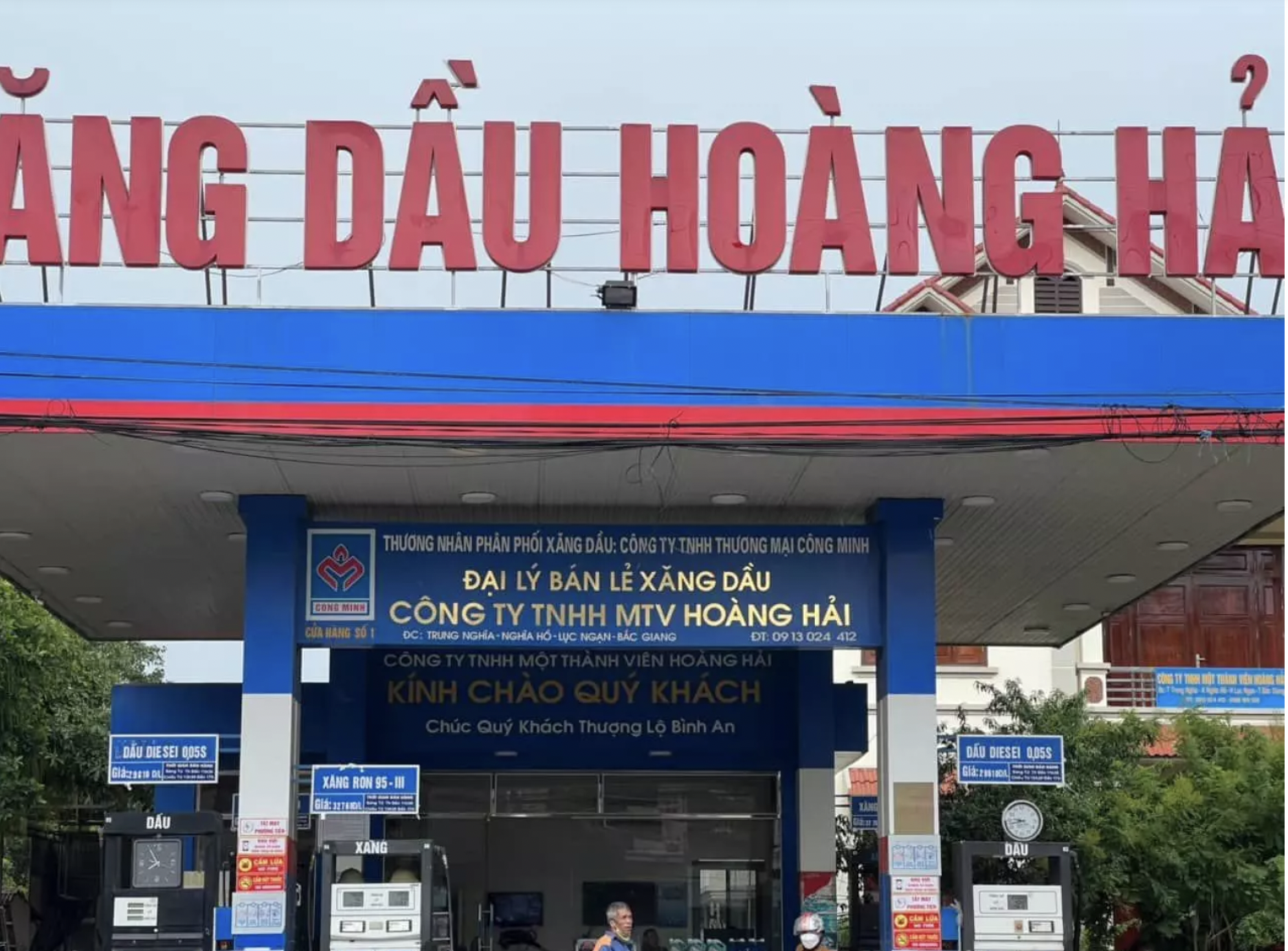 Vu do 500 nghin,  hut ra 9, 5 lit xang: Nhan vien do thieu hon 400 nghin anh 1