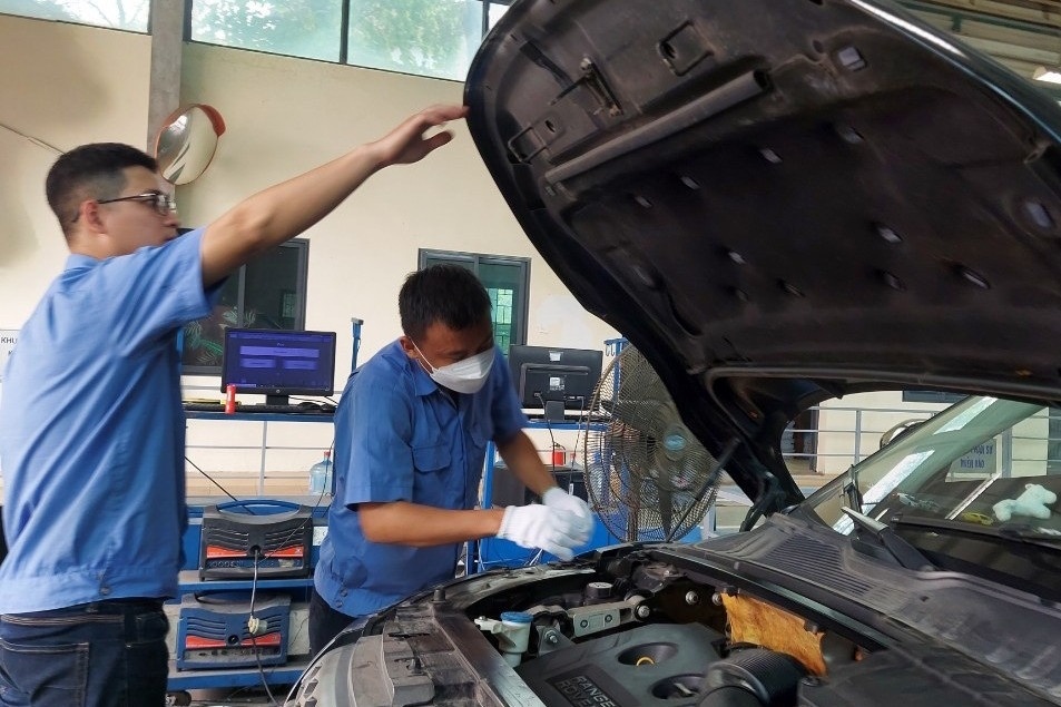 Vi sao phai mang giay xac nhan tu dong gian chu ky dang kiem di duong? hinh anh