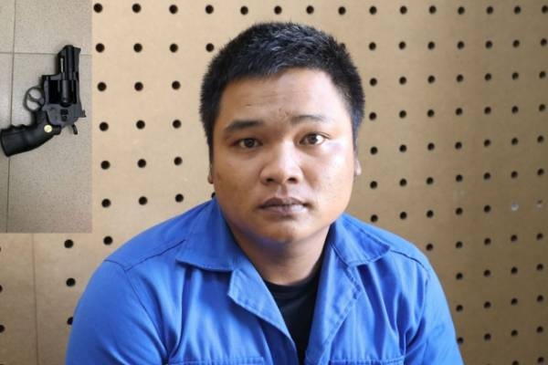 Mang sung va rua di doi no, bi con no chem thuong tich hinh anh