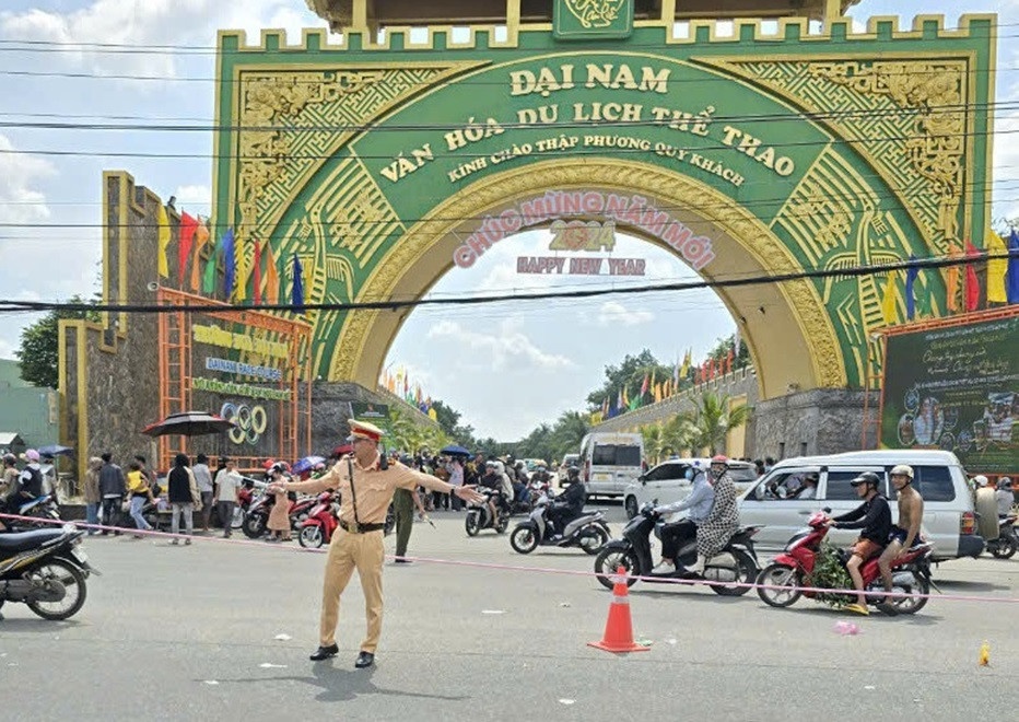 Bi don 'dong cua', Khu du lich Dai Nam len tieng hinh anh