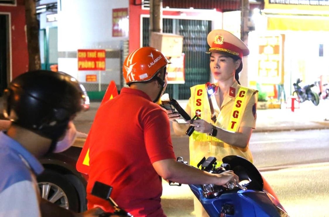 Binh Duong xu phat gan 1,4 ty dong tu hinh anh nguoi dan cung cap hinh anh