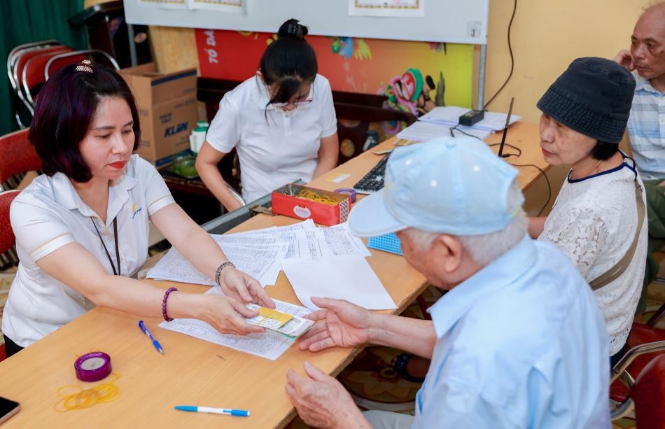 Lao dong duoc ve huu truoc 10 tuoi trong truong hop nao? hinh anh