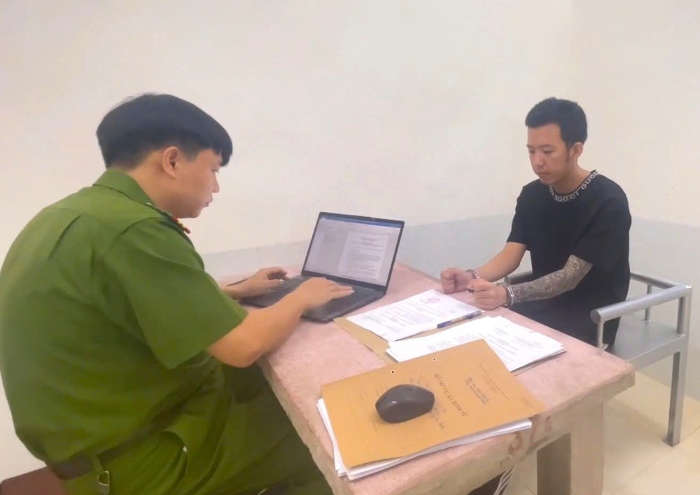 Tham gia hoi nhom mang xa hoi de mua ban ma tuy hinh anh