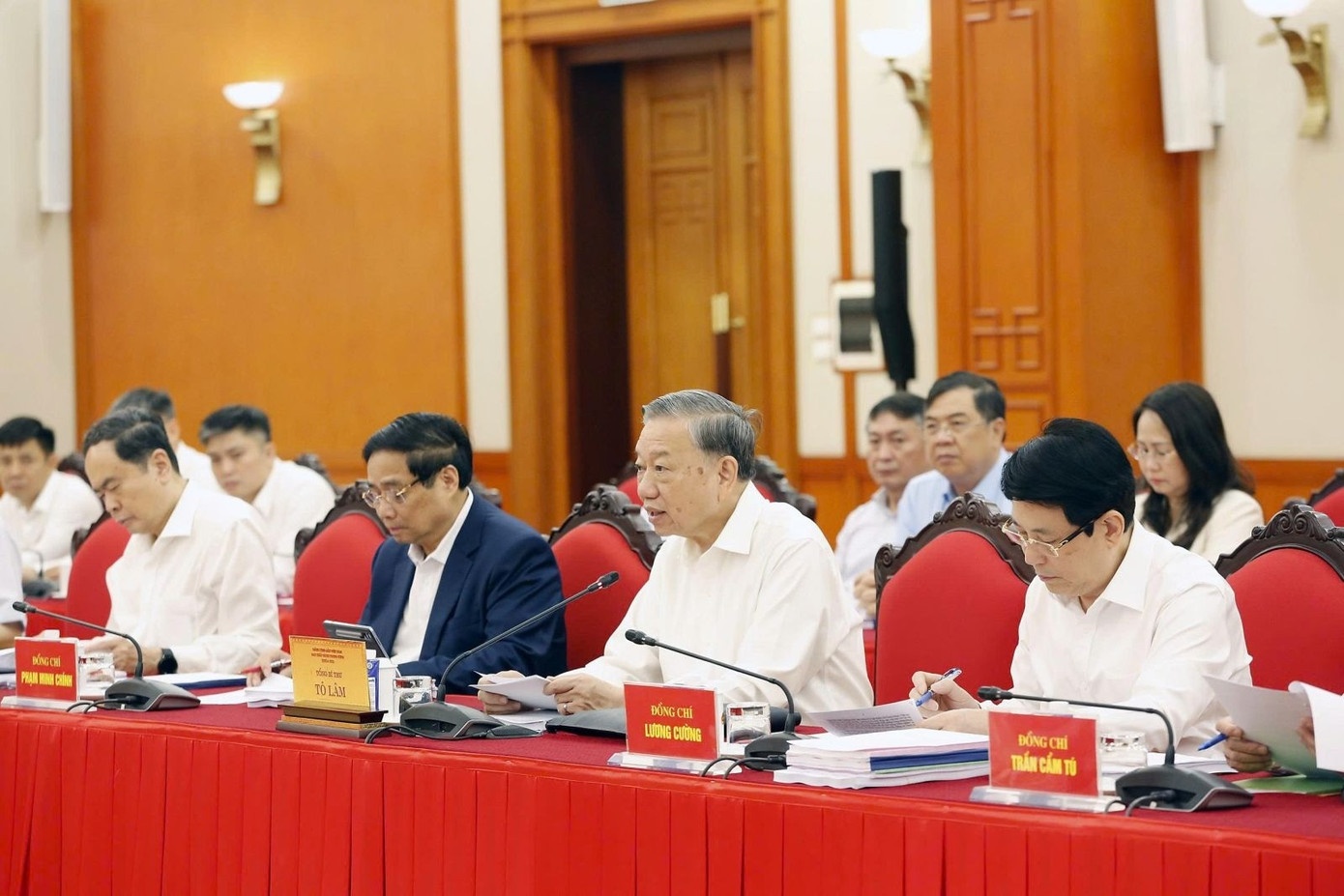 Bui Thi Minh Hoai,  To Lam anh 10