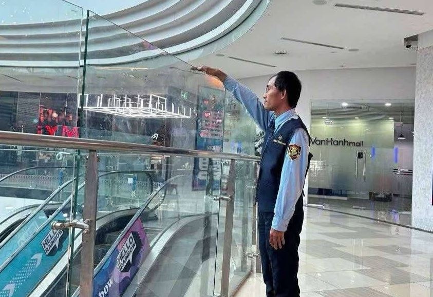 Thay doi bat ngo o Van Hanh Mall sau vu thanh nien roi lau hinh anh