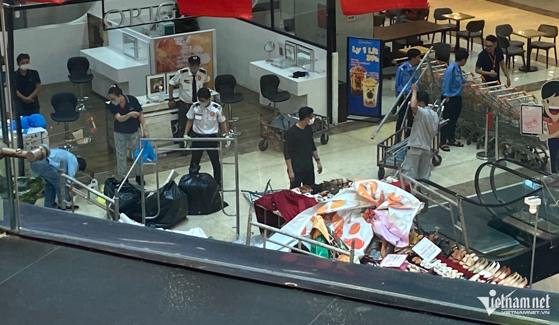 Nhay lau Van Hanh Mall anh 1