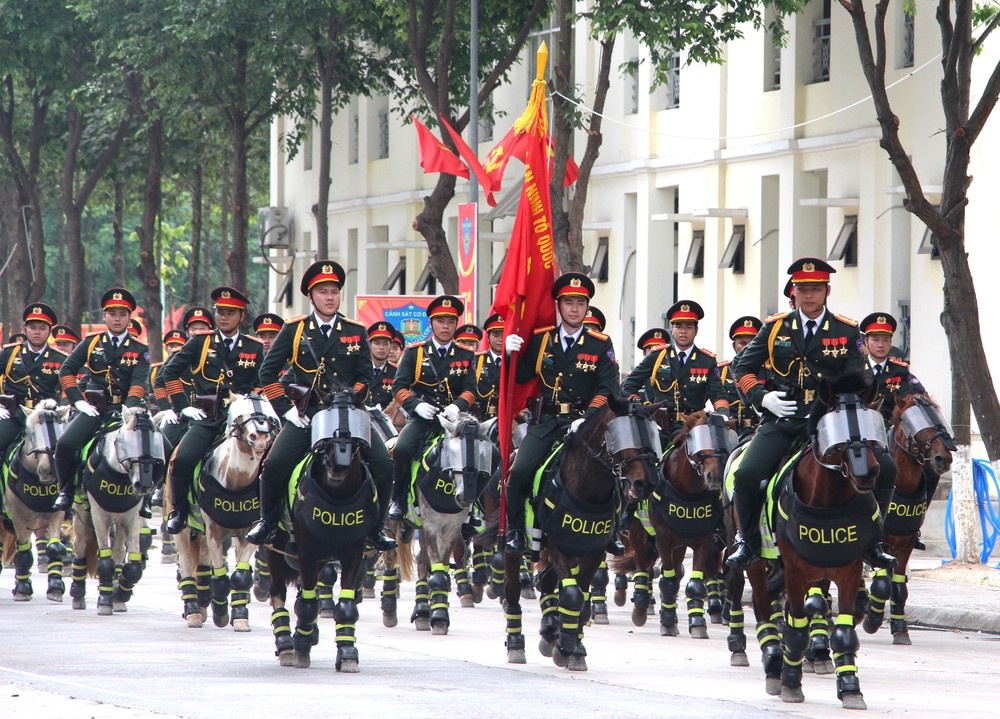 Doan ky binh vuot hon 1.700 km tham gia hop luyen chao mung le 30/4 hinh anh