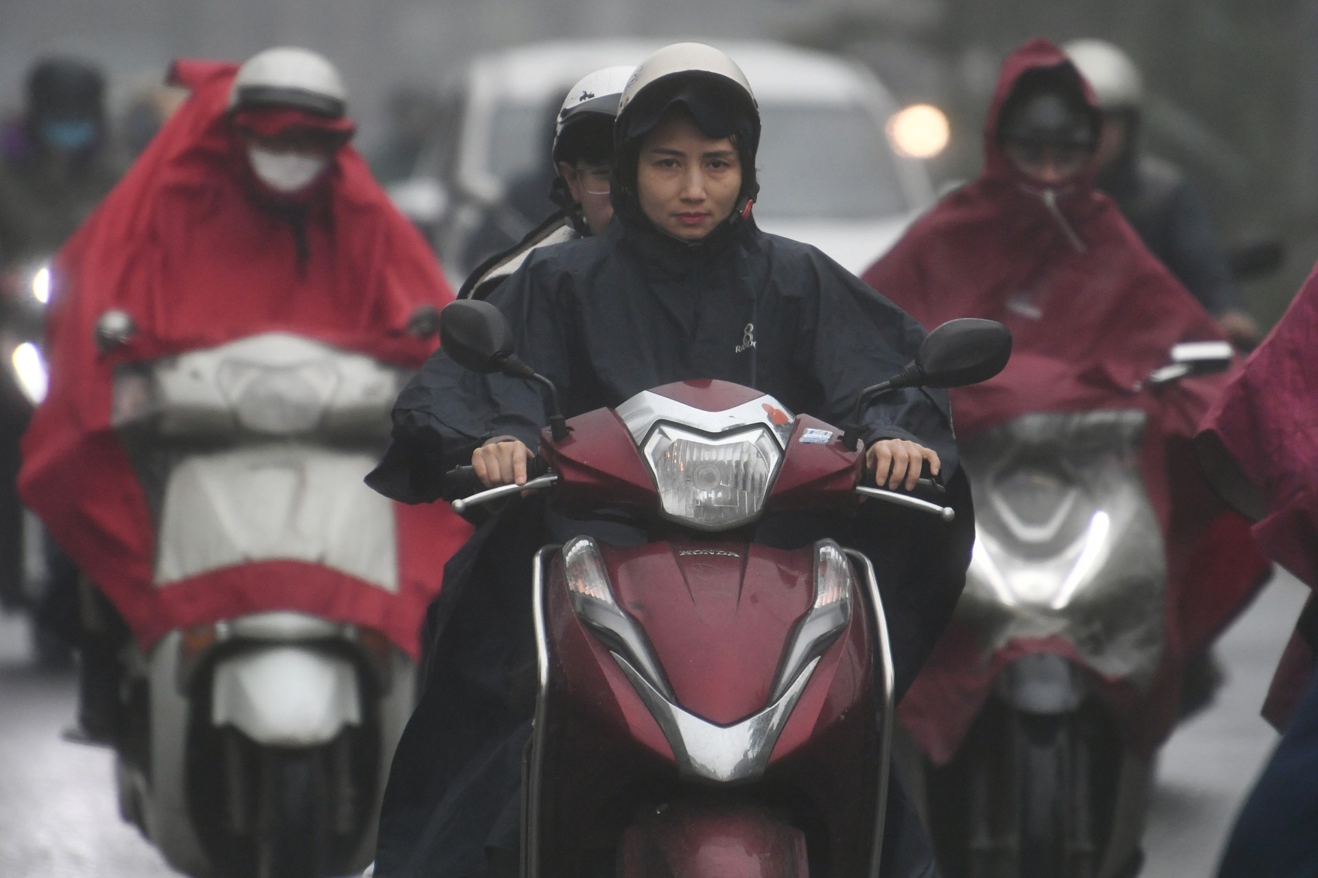 Khong khi lanh khien mien Bac chuyen ret, mua rao hinh anh