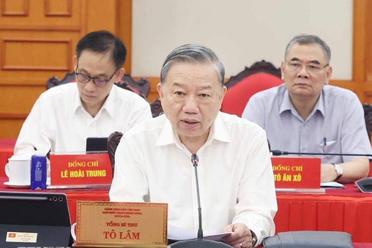 Bo Chinh tri cho y kien ve de an nhan su Dai hoi Dang bo Ha Noi, TPHCM hinh anh