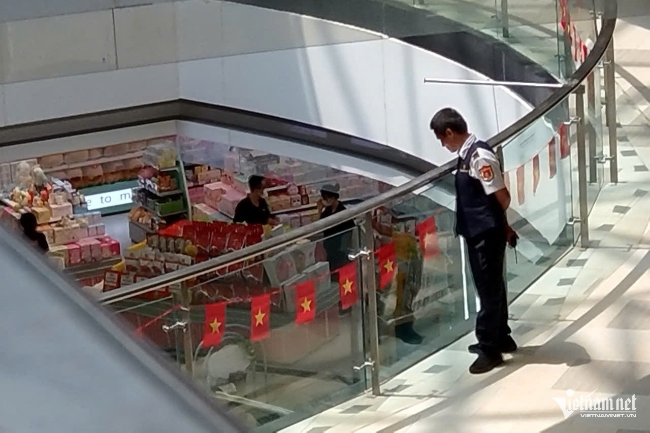 Nhay lau Van Hanh Mall anh 3