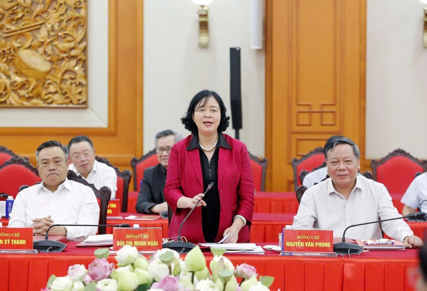 Bui Thi Minh Hoai,  To Lam anh 5