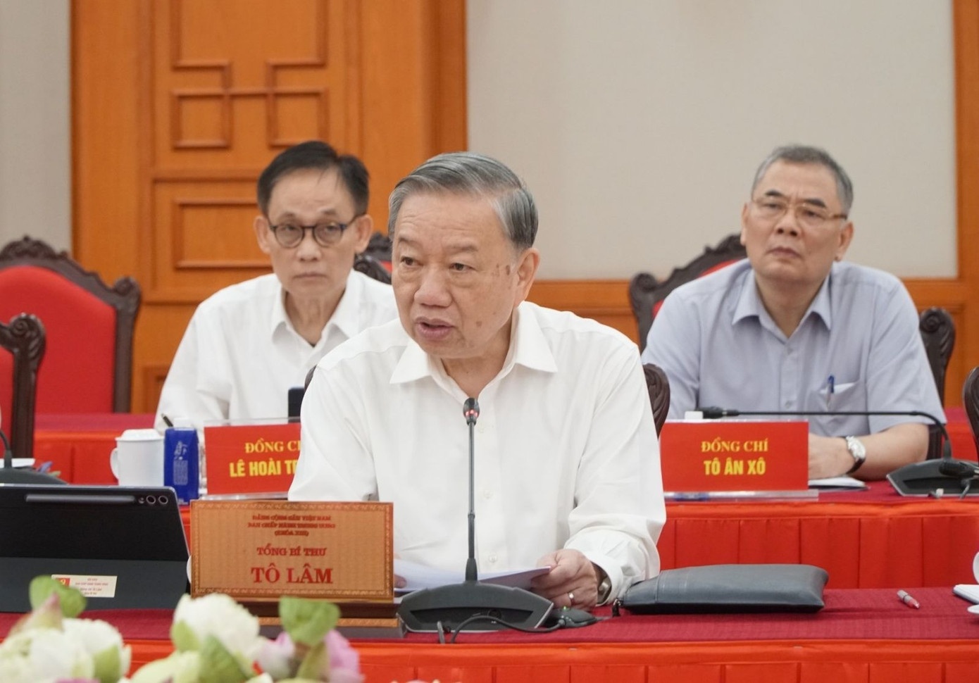 Bui Thi Minh Hoai,  To Lam anh 9