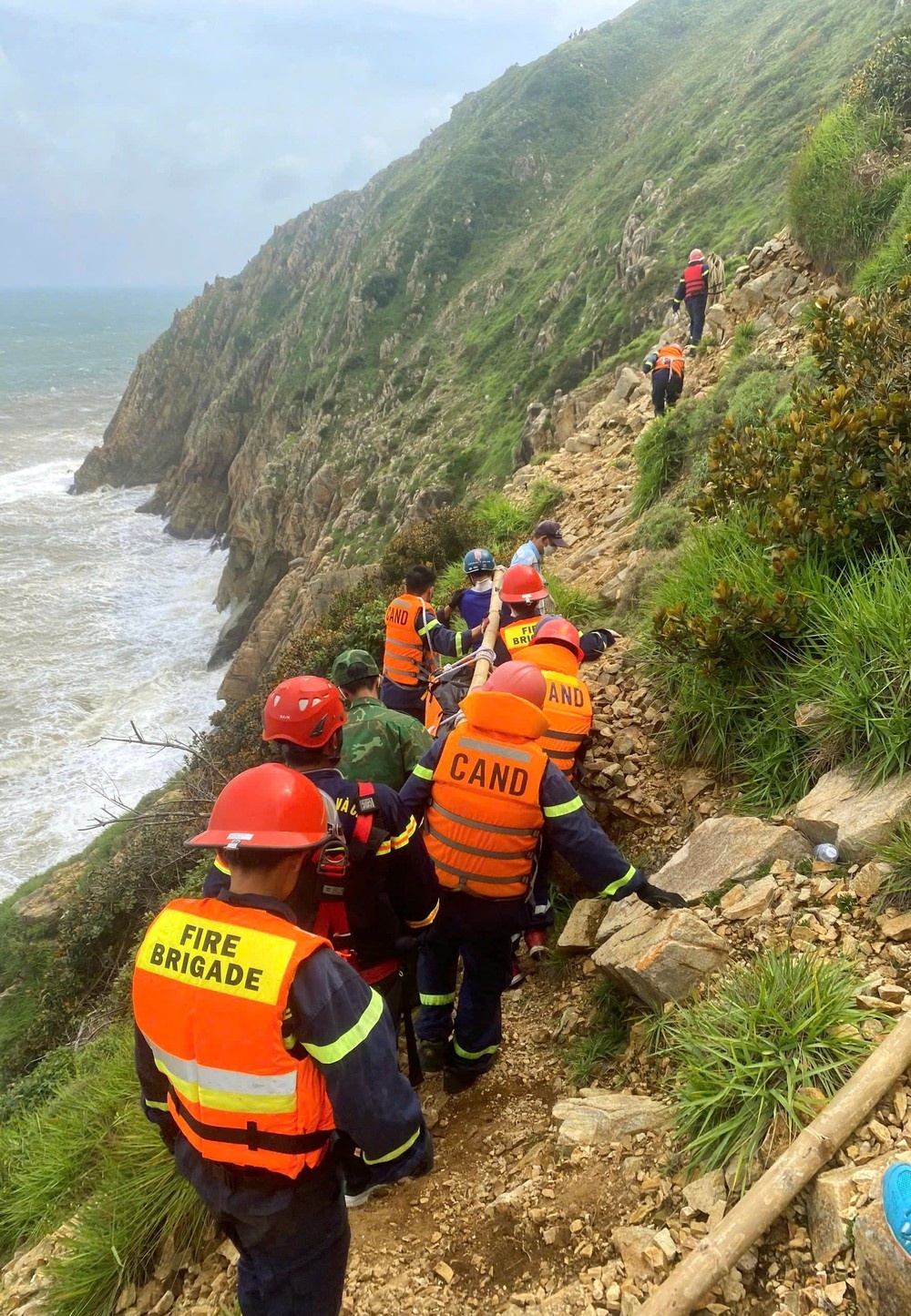 Thi the vuc sau anh 1