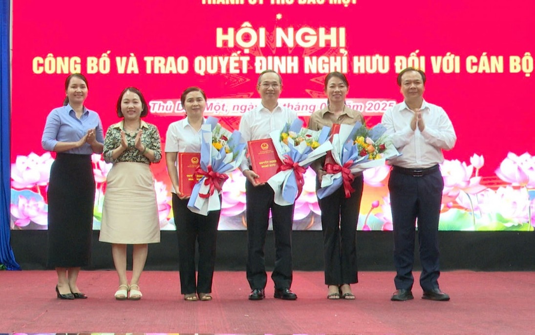 Nhieu lanh dao o Binh Duong xin nghi huu truoc tuoi hinh anh