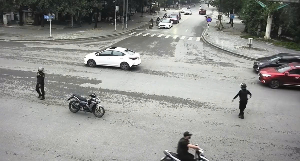 Chan duong xe dam cuoi anh 1