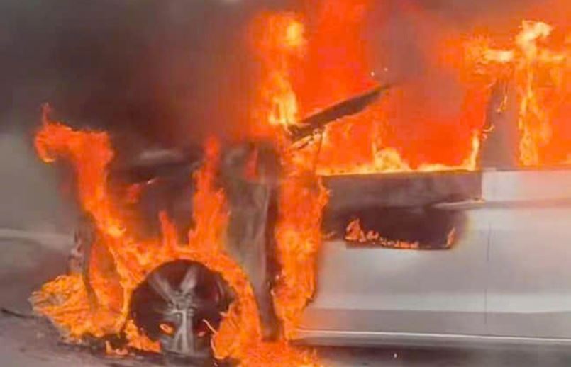 Xe 7 cho chay du doi tren cao toc TP.HCM - Long Thanh - Dau Giay hinh anh