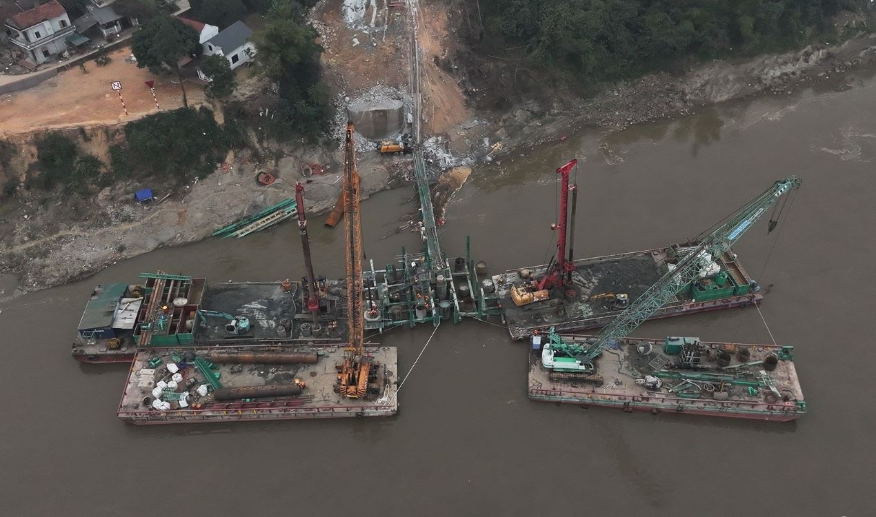 Tin vui tu cong truong cau Phong Chau hinh anh