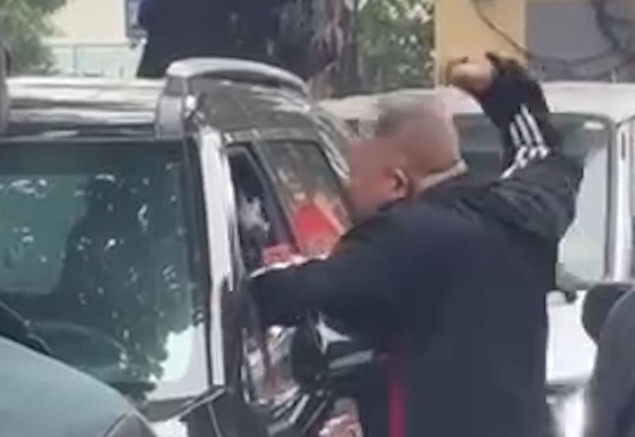 Lai xuat hien clip tai xe dung nam dam 'noi chuyen' o Ha Noi hinh anh