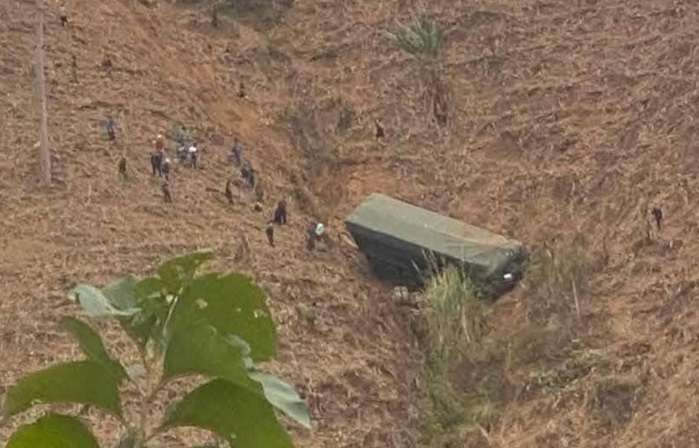 Xe dau keo lao xuong vuc sau o Son La, hai nguoi tu vong hinh anh