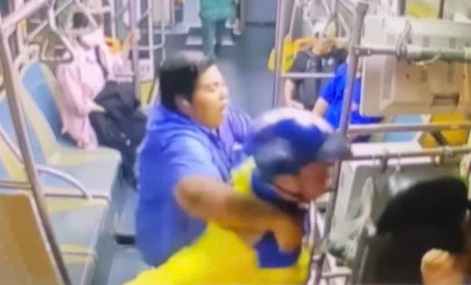 Nam thanh nien xong len xe buyt tan cong tai xe o TP.HCM hinh anh