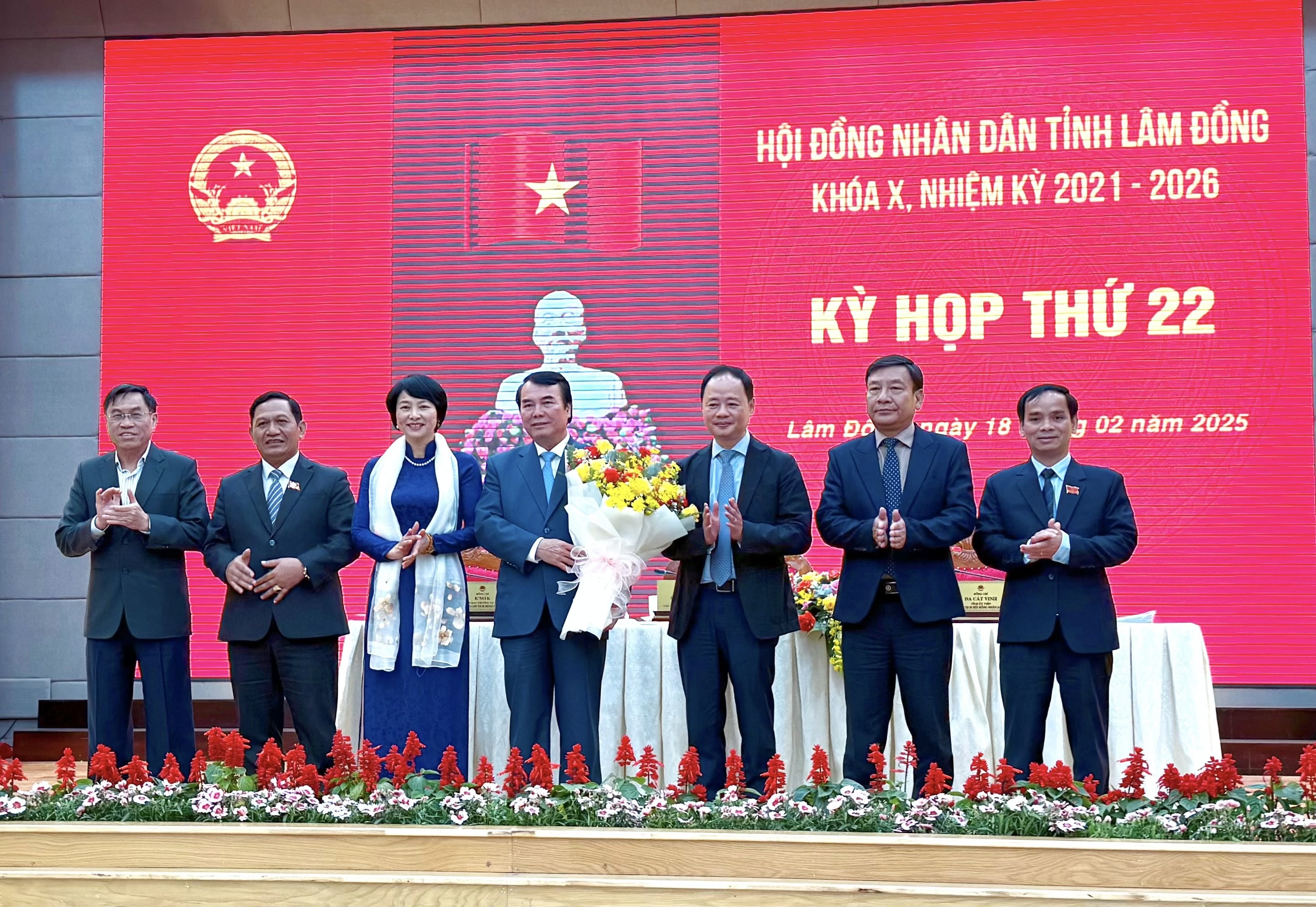 Lam Dong mien nhiem Pho Chu tich tinh voi ong Pham S hinh anh