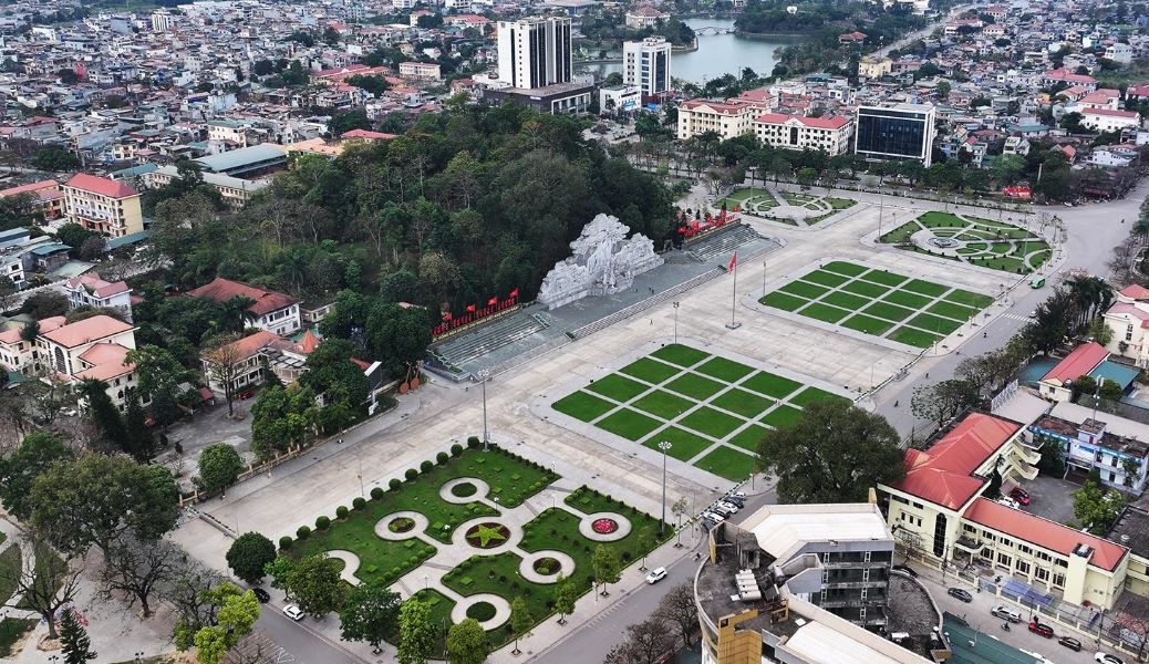 Ly do thanh pho Tuyen Quang duoc 'chon mat gui vang' sau hop nhat hinh anh