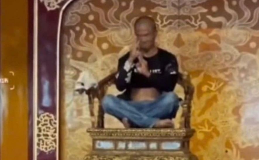 Chinh phu chi dao xu ly vu ‘Ngai vua trieu Nguyen’ bi pha hoai hinh anh