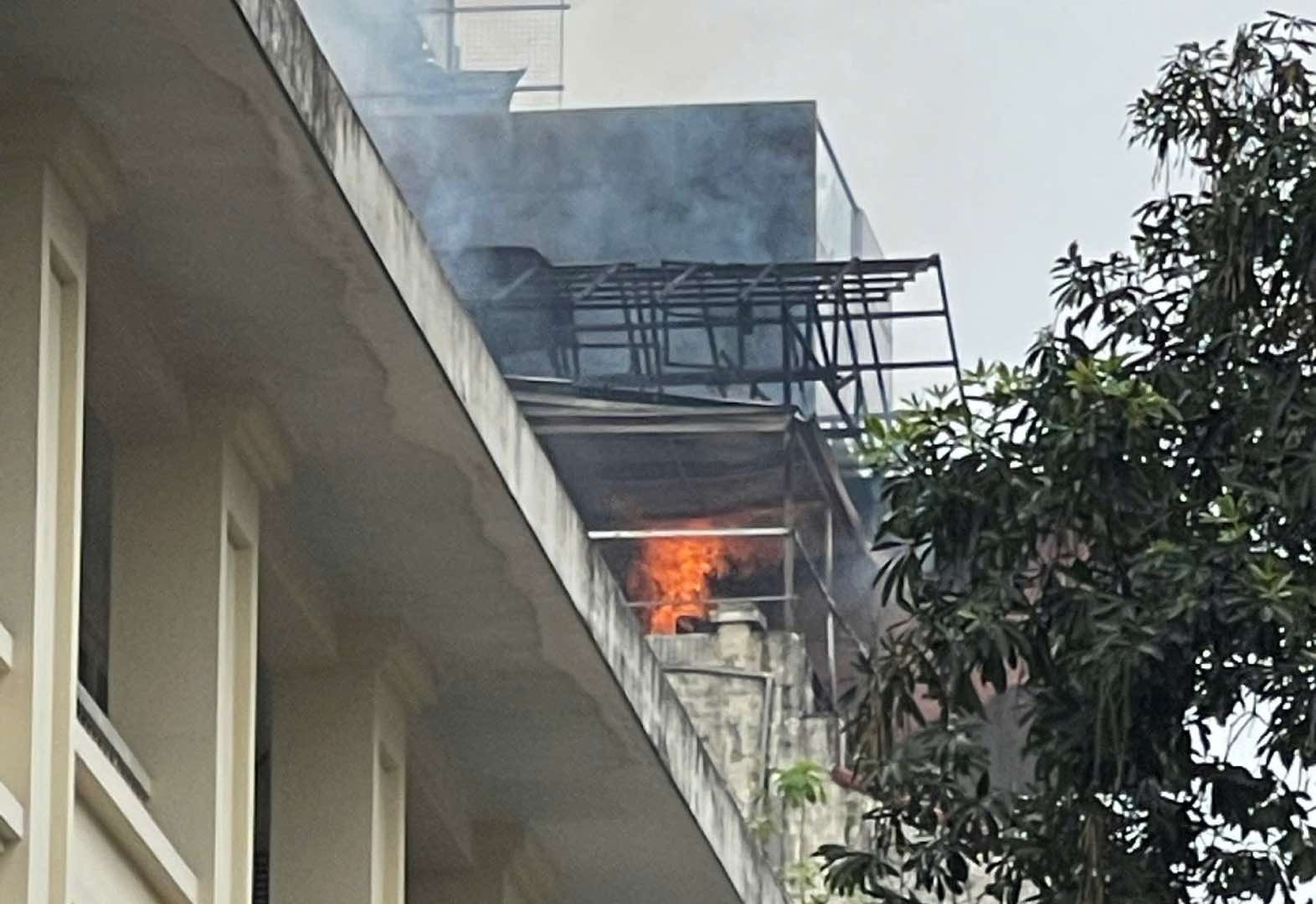 Chay khach san Hang Bong anh 1