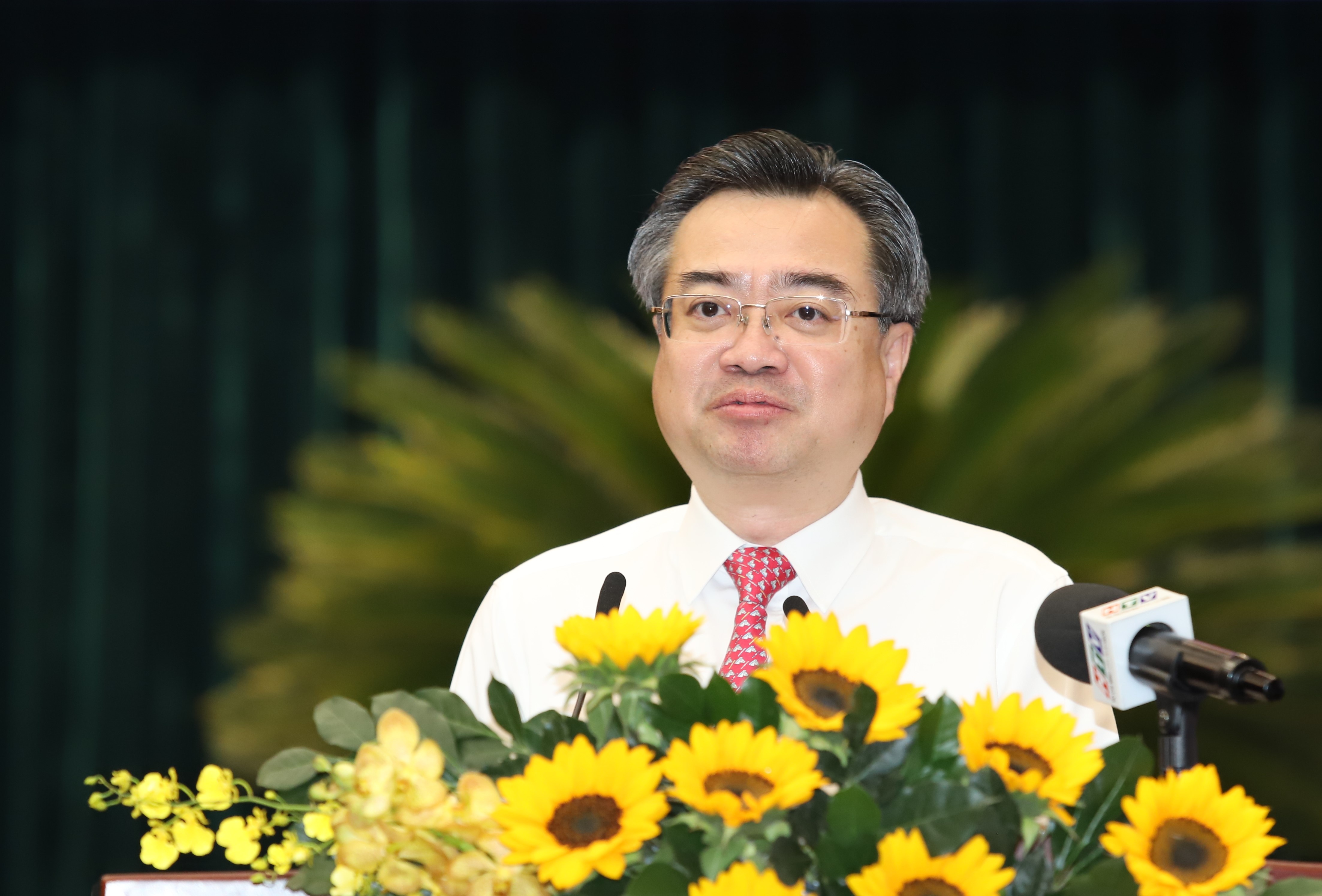 Pho bi thu Thuong truc TP.HCM Nguyen Thanh Nghi nhan them nhiem vu hinh anh