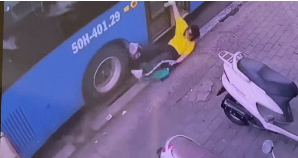 Bus keo nu sinh TP.HCM anh 1