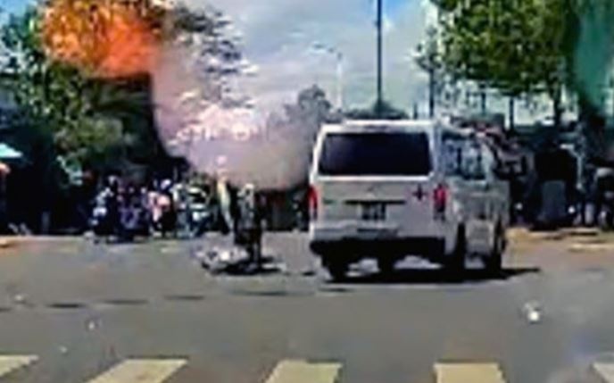 Xe cap cuu vuot den do, gay tai nan khien thanh nien 17 tuoi nhap vien hinh anh