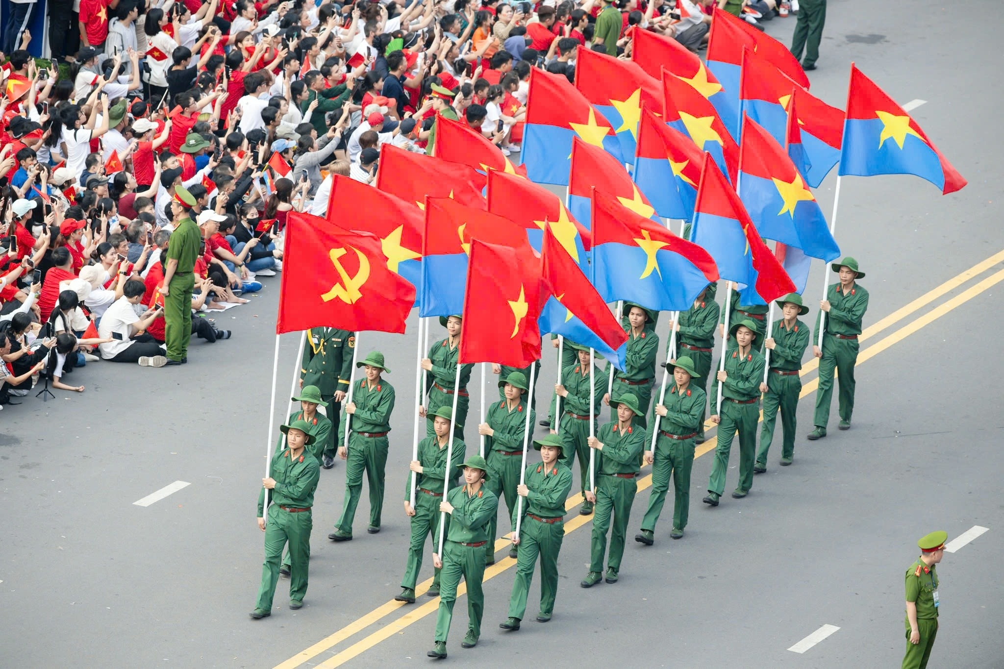 Lanh dao cac nuoc, chinh dang chuc mung Viet Nam 50 nam thong nhat hinh anh