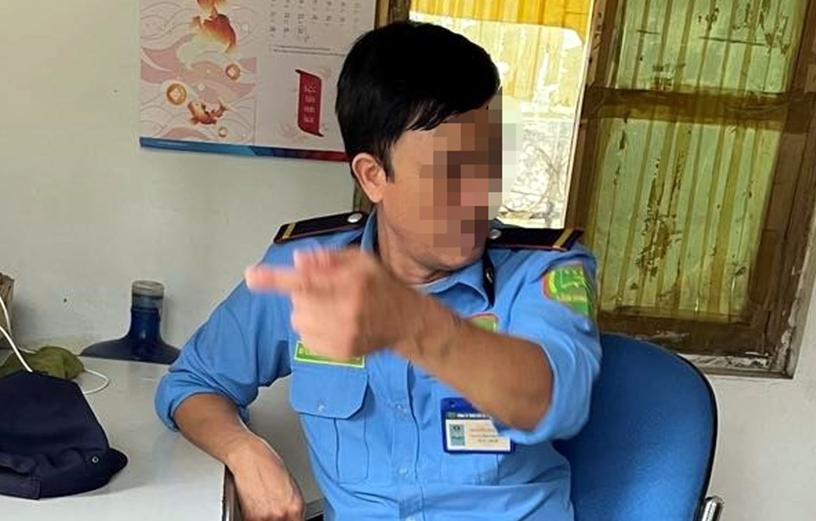 Bao ve ke phut doi mat nghi pham cuop ngan hang o Ha Noi hinh anh