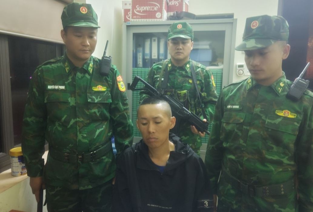 Bat doi tuong cua co nguoi khac tai khu cua khau Quoc te Lao Cai hinh anh