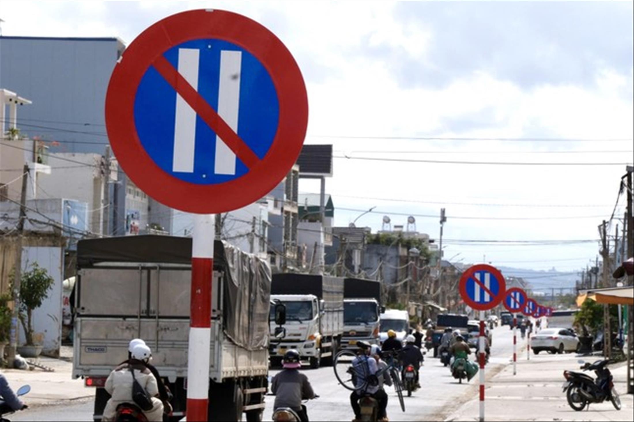 Sua bien bao giao thong anh 1