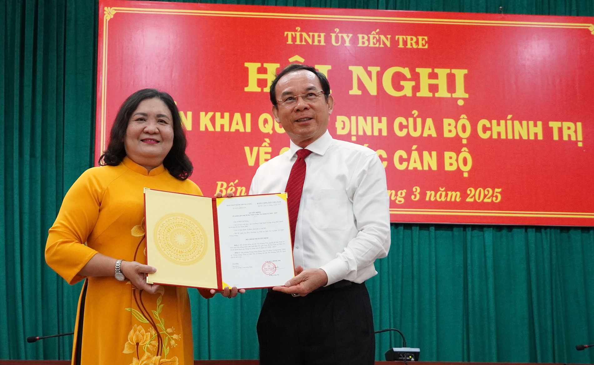 Ba Ho Thi Hoang Yen lam Bi thu Tinh uy Ben Tre hinh anh