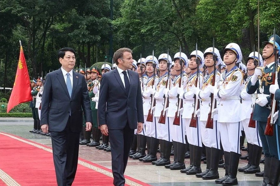 Chu tich nuoc Luong Cuong chu tri le don Tong thong Cong hoa Phap hinh anh