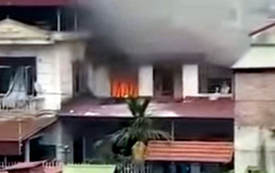 Lam phao lau o Ha Noi, nam thanh nien tu vong sau nhieu tieng no hinh anh