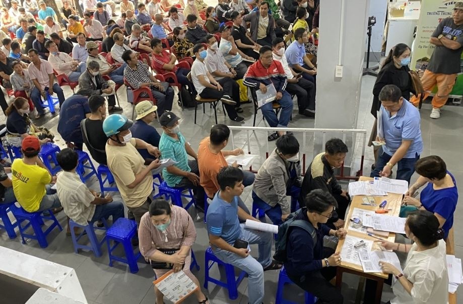 TP.HCM tang ca, in tra du 150.000 bang lai xe 'ton' vao cuoi thang 3 hinh anh